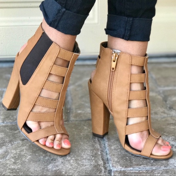 Boutique Shoes - Tan Caged Gladiator Open Toe Chunky Heel Sandal